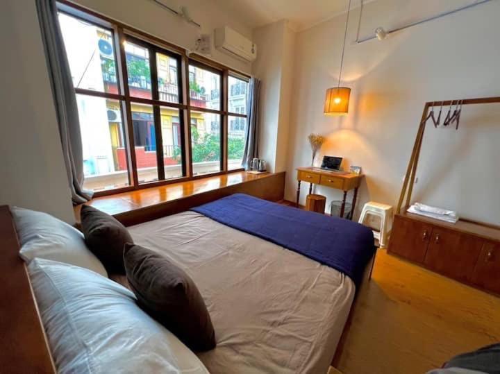 Nice Room Located Right Next To The Old Quarter Can Phong Nhieu Anh Sang Tai Ngay Gan Pho Di Bo Ho Guom Hanoi Eksteriør bilde