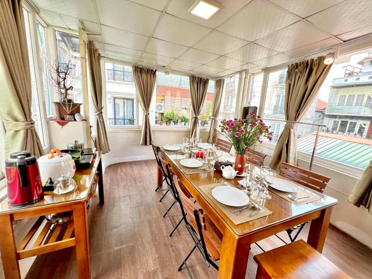 Nice Room Located Right Next To The Old Quarter Can Phong Nhieu Anh Sang Tai Ngay Gan Pho Di Bo Ho Guom Hanoi Eksteriør bilde